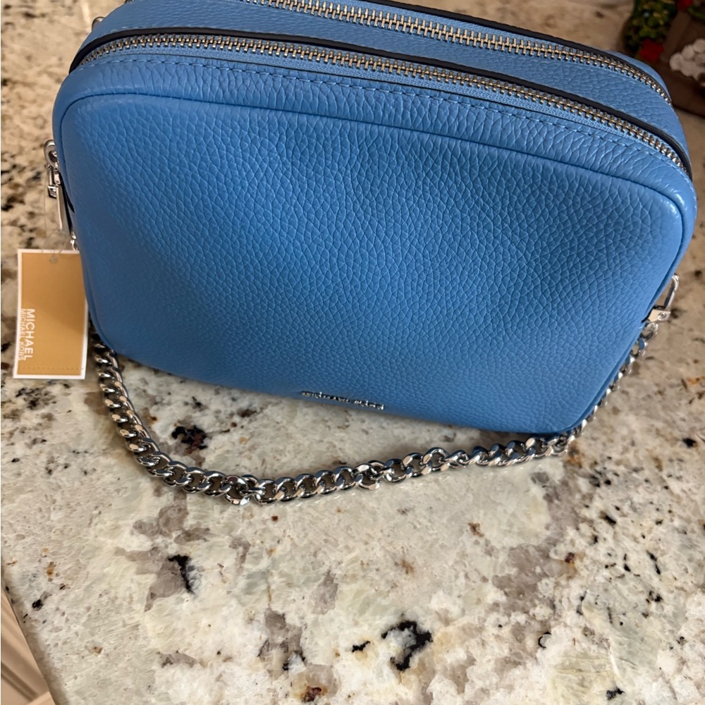❗️❗️Michael Kors Sky Blue Leather Crossbody😍 - Picture 5 of 9